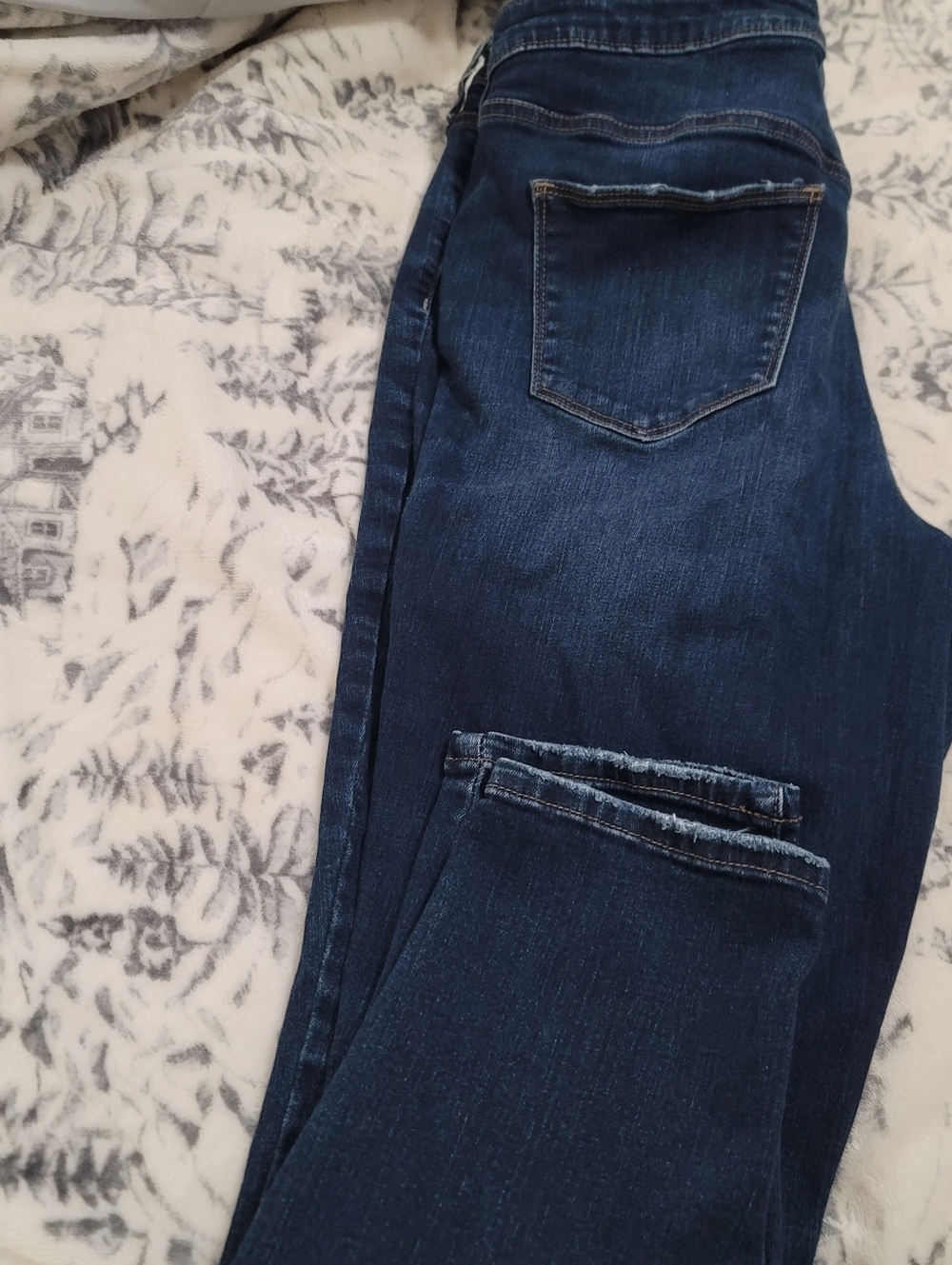 Universal Thread Women's Slim Straight Blue Jeans Size 16 / 38